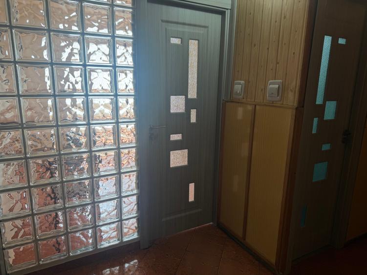 Inchiriez apartament 4 camere Soarelui 400 euro - 3