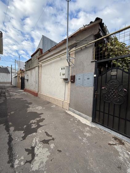 Casă individuală cu 3 camere cu Canalizare în Piața Centrală