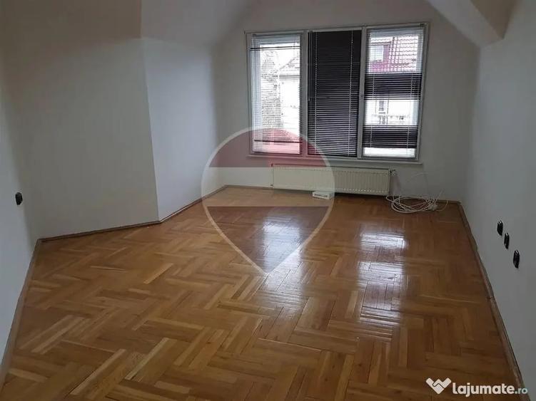 Casă cu 3 camere cu Teren 700 Mp în Zorilor