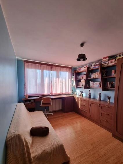 Apartament cu 3 camere semidecomandat în Vatra Luminoasă