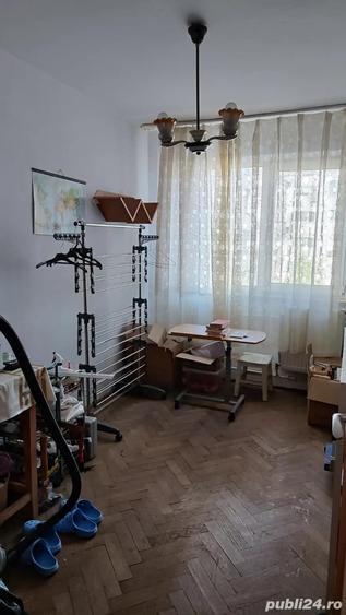 Apartament cu 4 camere semidecomandat în Obor