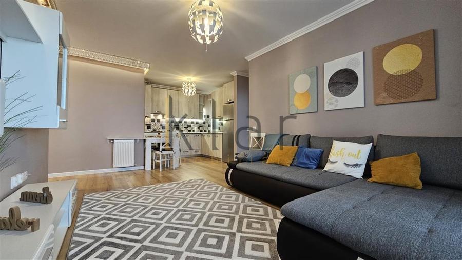 Apartament cu 2 camere semidecomandat, mobilat în Bună Ziua