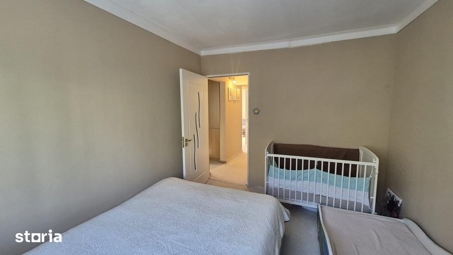 Apartament cu 4 camere decomandat în Progresul