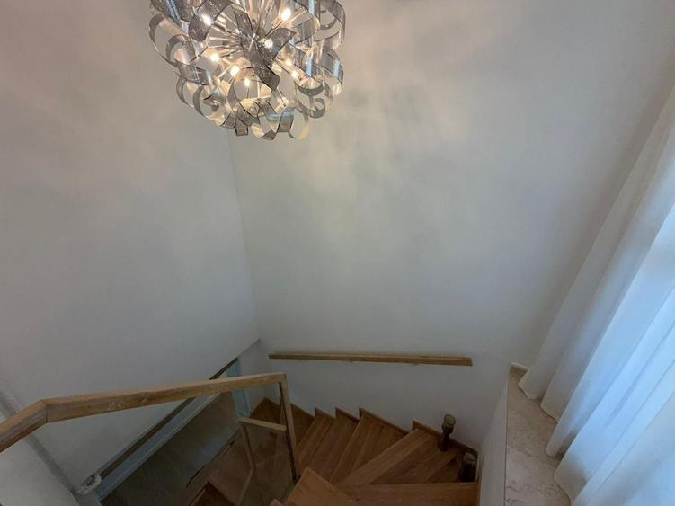 Apartament cu 5 camere decomandat, mobilat în Herăstrău