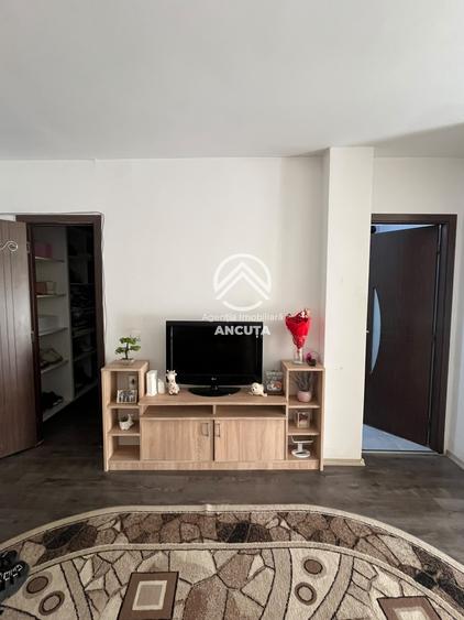 Apartament cu 2 camere semidecomandat în Florești