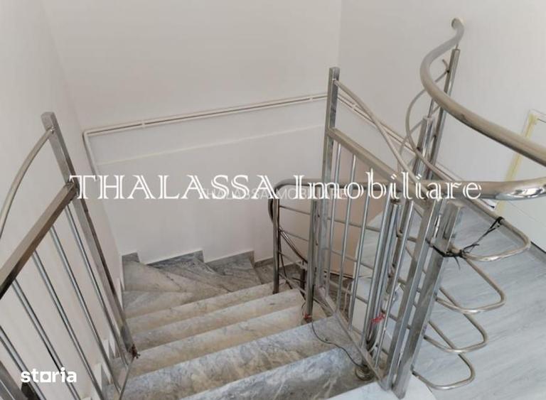 Apartament cu 5 camere în Craiovița Nouă