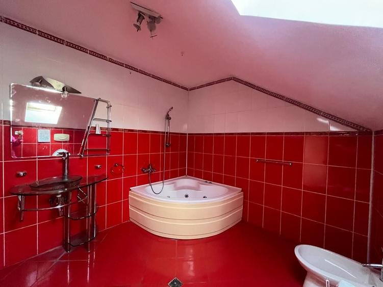 Casă cu 4 camere cu Teren 120 Mp în Exterior Vest