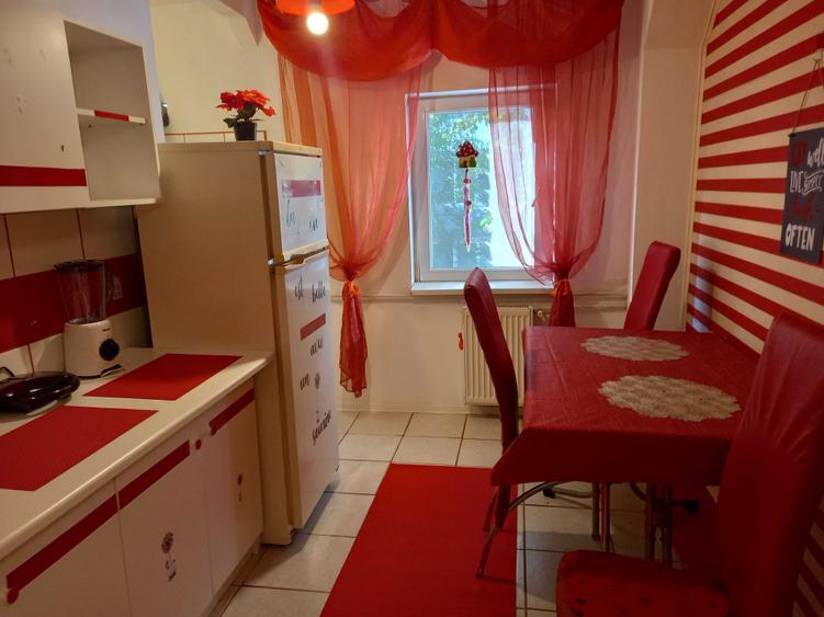 Apartament cu 3 camere semidecomandat în Aradului