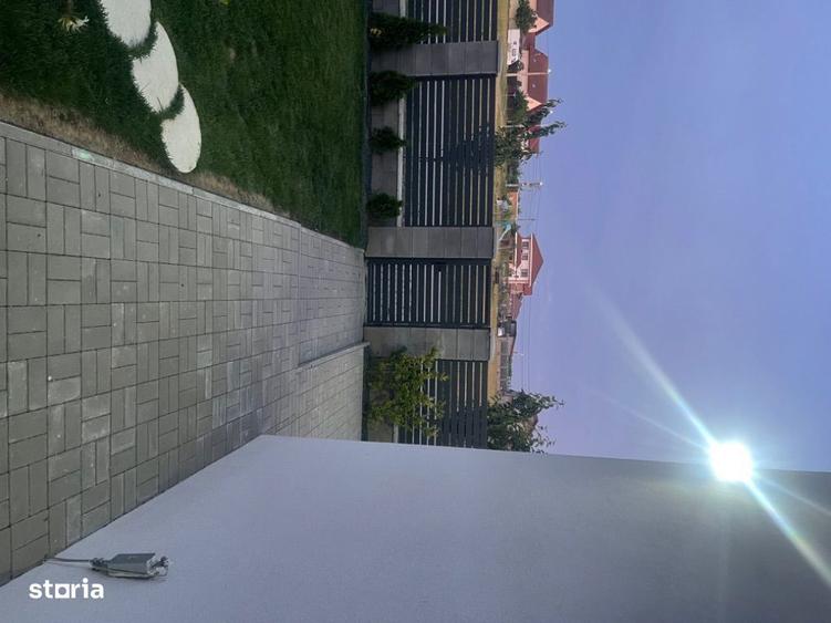 Casă cu 5 camere cu Teren 800 Mp în Săcălaz