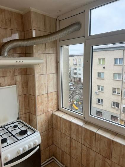 Apartament cu 3 camere decomandat, mobilat în Balș