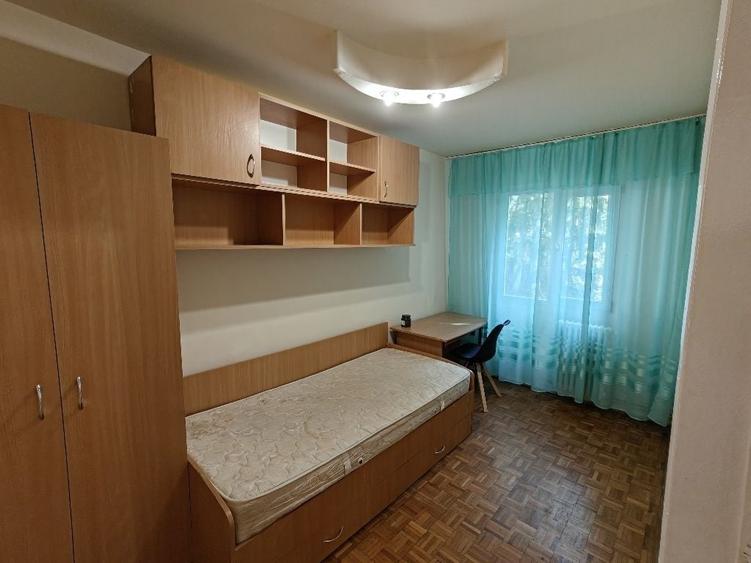 Apartament cu 3 camere semidecomandat în Dosu Bricii