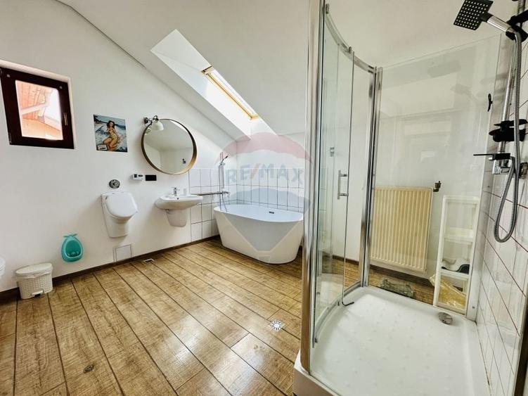 Duplex cu 5 camere cu Teren 180 Mp în Sud