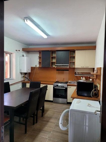 Casă cu 4 camere cu Teren 100 Mp în Centru Civic