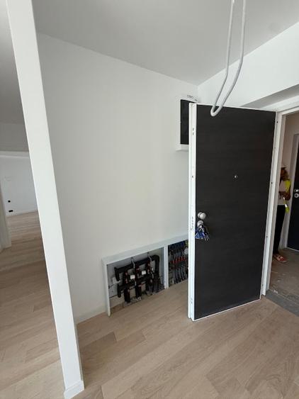 Apartament cu 3 camere semidecomandat în Colentina