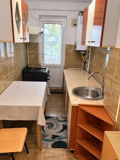 Apartament cu 2 camere semidecomandat în Florilor