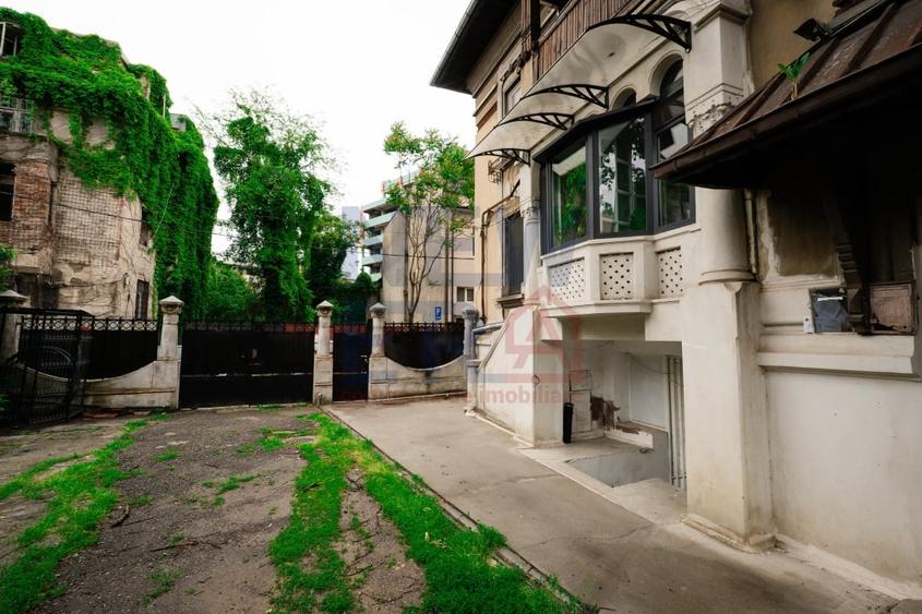 Apartament cu 5 camere decomandat în Parcul Carol