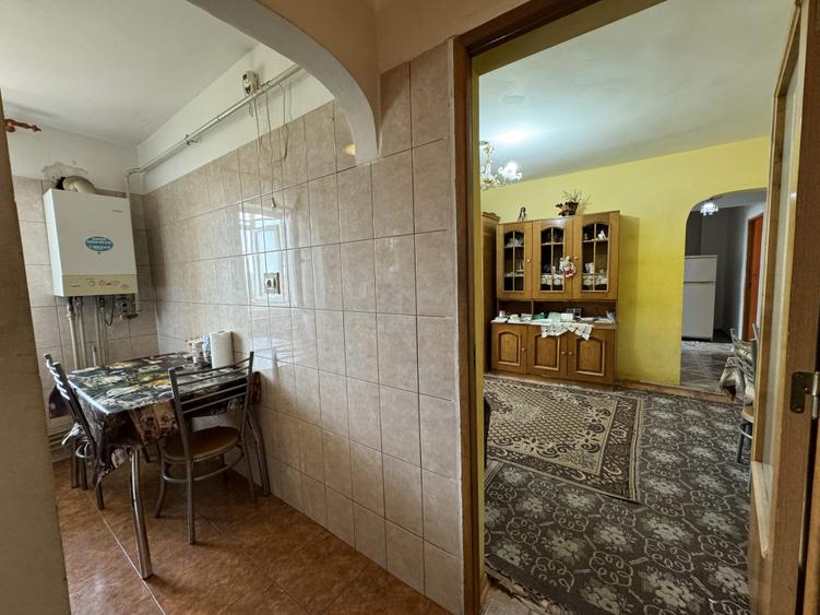 Apartament cu 3 camere semidecomandat în Zahana