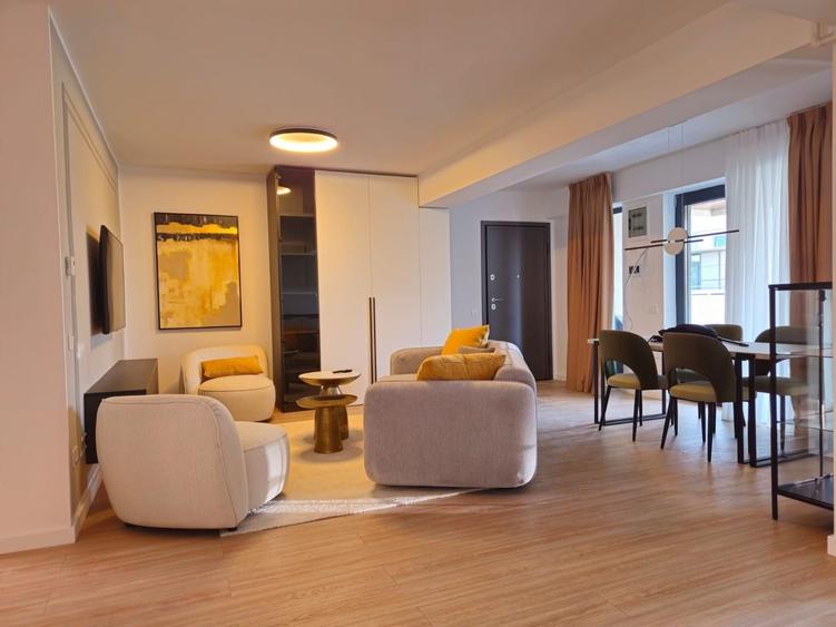 Apartament cu 4 camere decomandat, mobilat în Iancu Nicolae