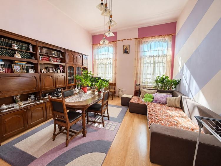 Apartament cu 4 camere în Ultracentral