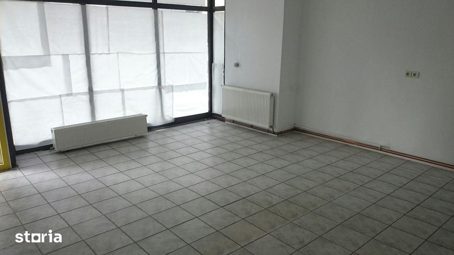 Spațiu comercial, de 70 mp, în Podu Roș