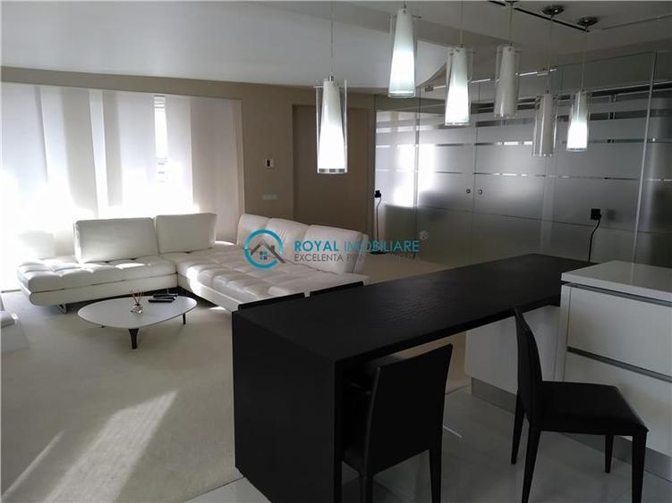 Apartament cu 3 camere decomandat, mobilat în Central