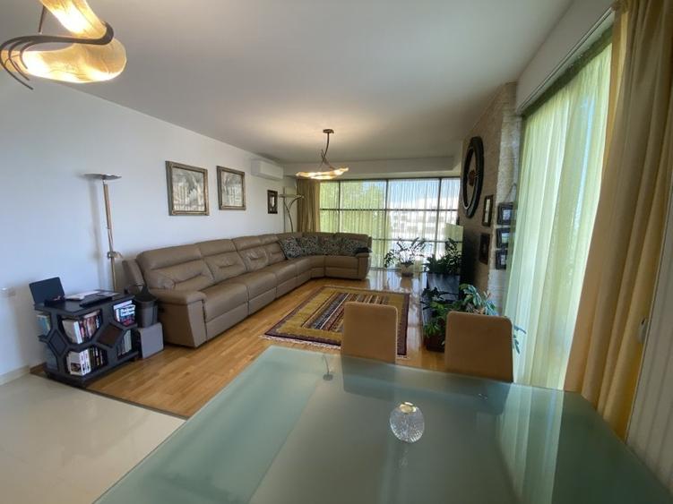 Apartament 4 camere bloc boutique si terasa de 25m - 38