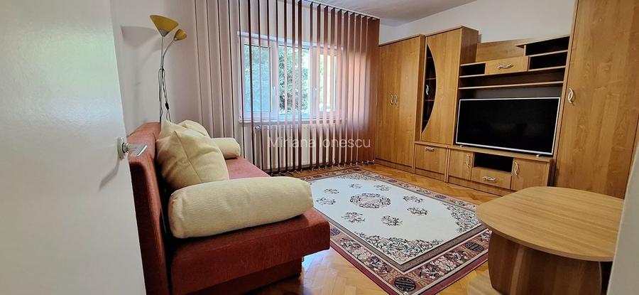 Apartament renovat cu 3 camere - zona Andrei Saguna