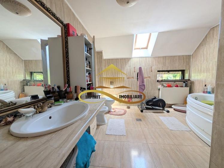 Casă &icirc;n Traian, poziție excelentă! - 24