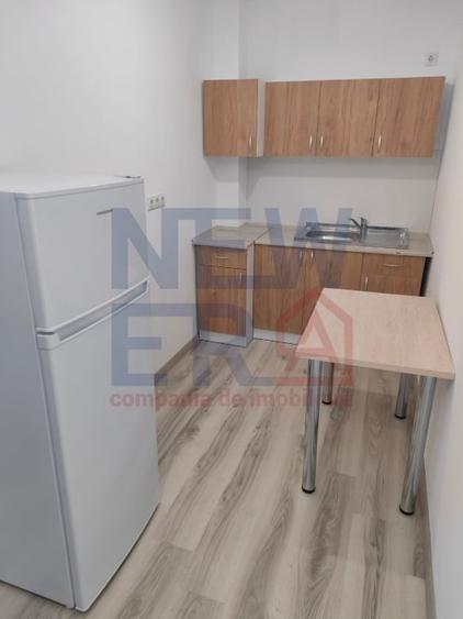 Cladire multifunctionala de vanzare - 24 locuinte, curte, randament ridicat - 9