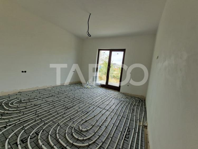 Casa individuala de vanzare cu teren, terasa, garaj si curte Selimbar - 23