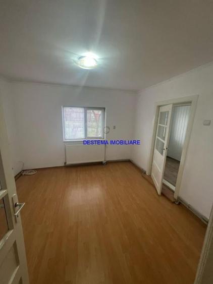 Valu lui Traian, casa la sosea, renovata - 2