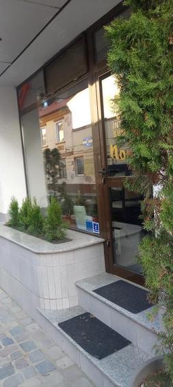 Inchiriez. Spatiu comercial stradal. In centru istoric. Bra?ov. - 8