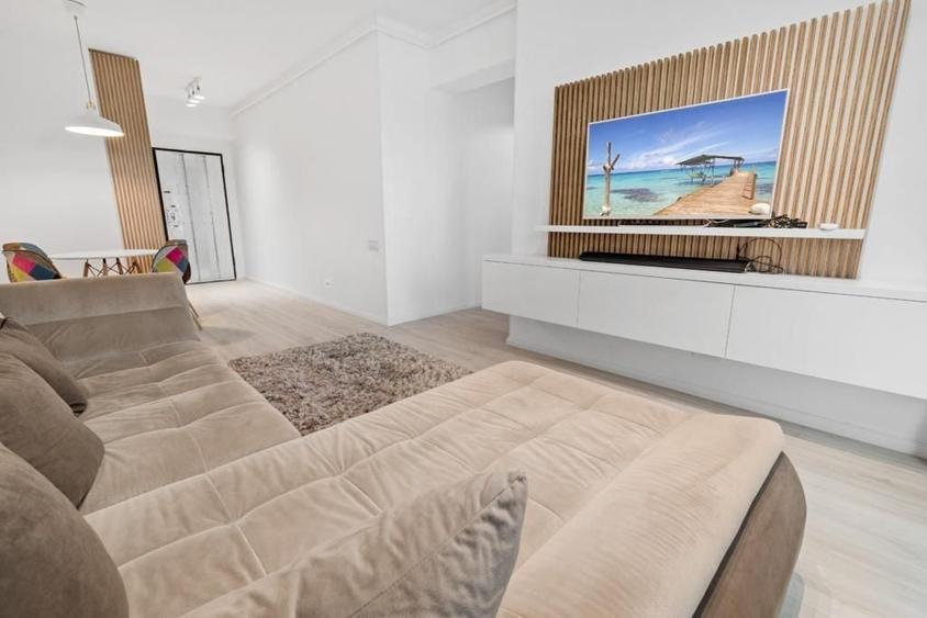 Apartament cu 2 camere decomandat, mobilat în Regie