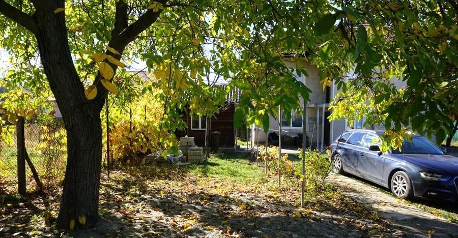 BUDESTI - CASA LANGA ORAS, TEREN 935 MP - 13