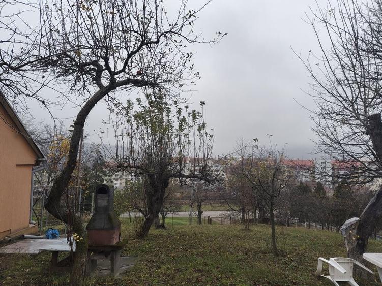 Vand teren 1500mp cu casa centru Targu Ocna - 1