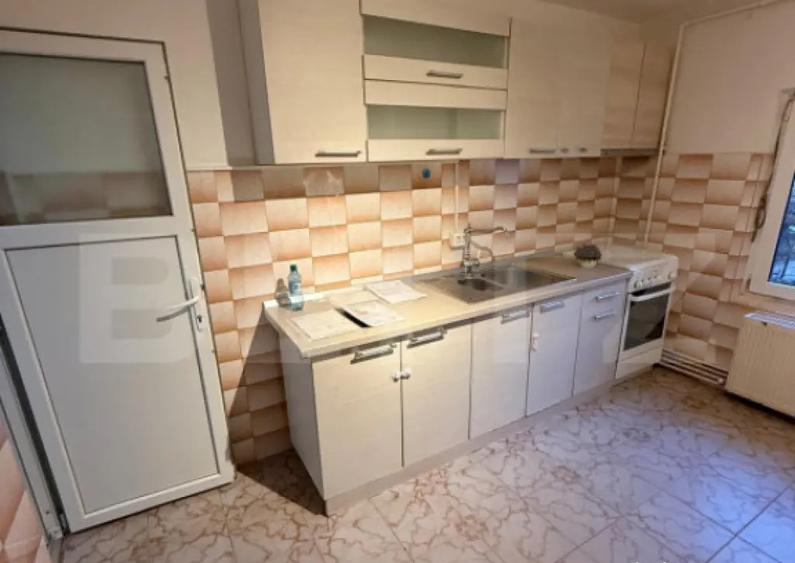 Apartament 3 camere, decomandat, mobilat, utilat, parcare si - 2