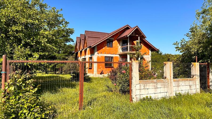 Vand Casa la rosu in Racari, 176mp utili, p+1 cu teren 3631 mp - 2