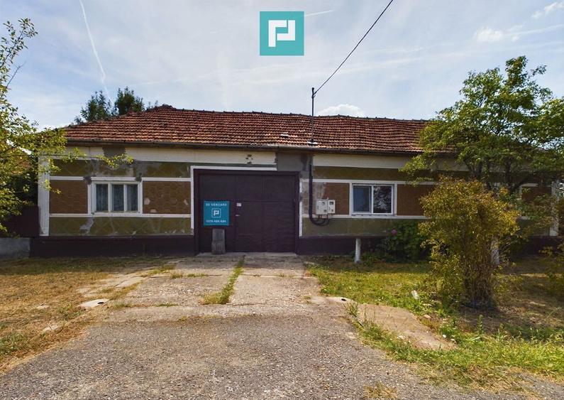 Casa cu 8 Camere in Salajeni - 1