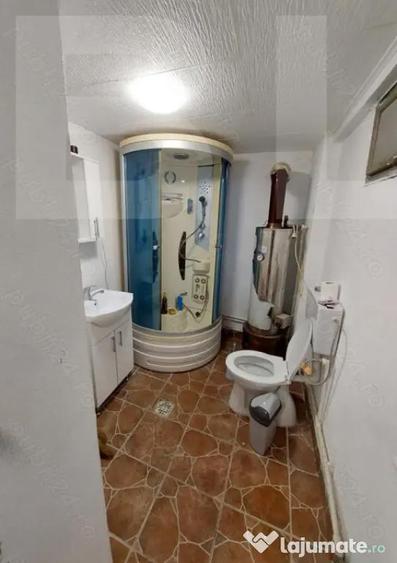 Casa de vanzare intr-o zona lini?tita, sus pe deal, cu - 8