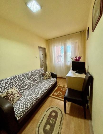 Apartament cu 3 camere semidecomandat în Central