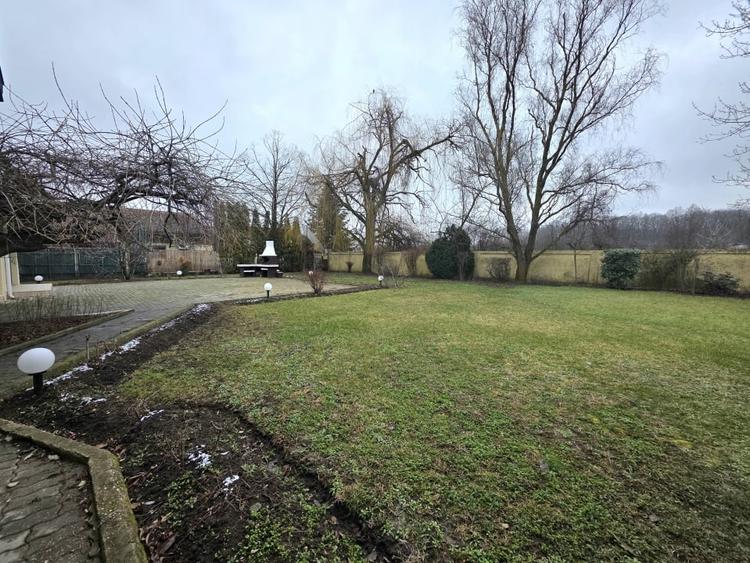 Vila deosebita de vanzare in Otopeni langa ''Ana Aslan'' - arhitectura germana - 74