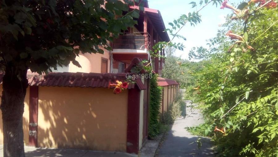 Garsonieră, curte - Trivale