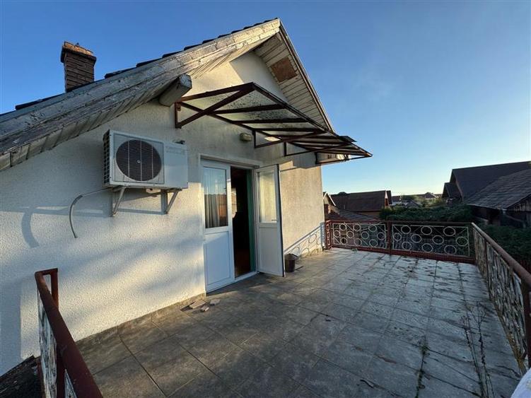 Casa independenta , vintage de vanzare , 300 mp cu teren de 1493 mp Sancrariul d - 22