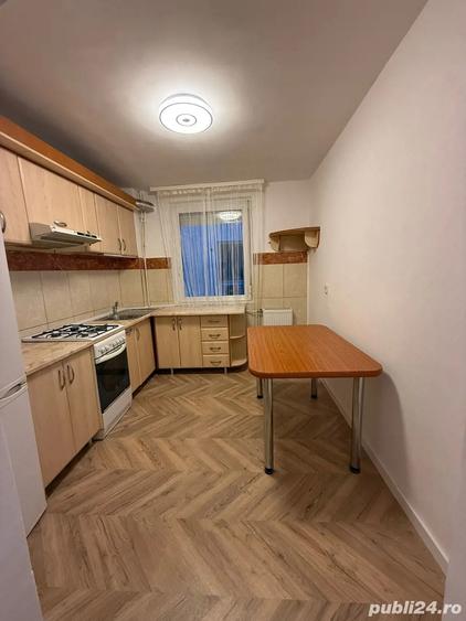 Vand apartament , 3 camere , tip BT,decomandat ,etajul 4 8 - 5