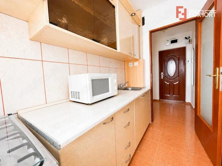 Apartament cu 3 camere semidecomandat în Aurel Vlaicu