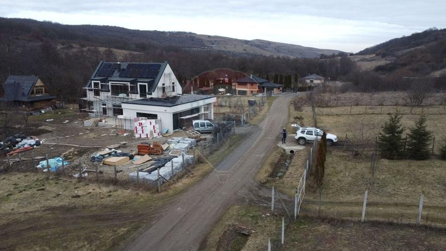 Teren 999 mp. Front 15,70 ml. Valea Garbaului - Floresti - 18