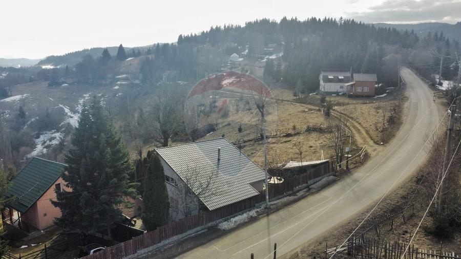 Vanzare Cabana cu 6 camere Muntele Baisorii - 2