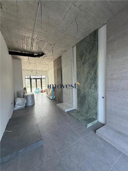 Spatiu comercial cu 3 locuri de parcare in complexul Smarald - 4