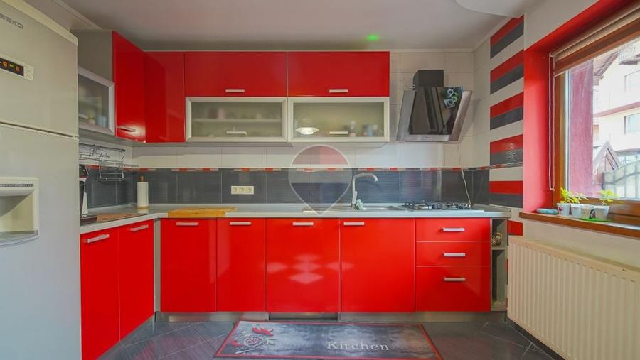 Casă cu 5 camere cu Teren 300 Mp în Central