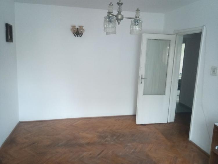 Apartament cu 3 camere decomandat în Gheorghe Lazăr